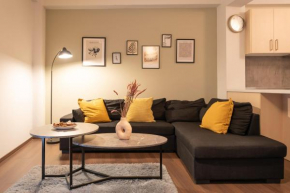 Vibrant apartment next to Acropolis